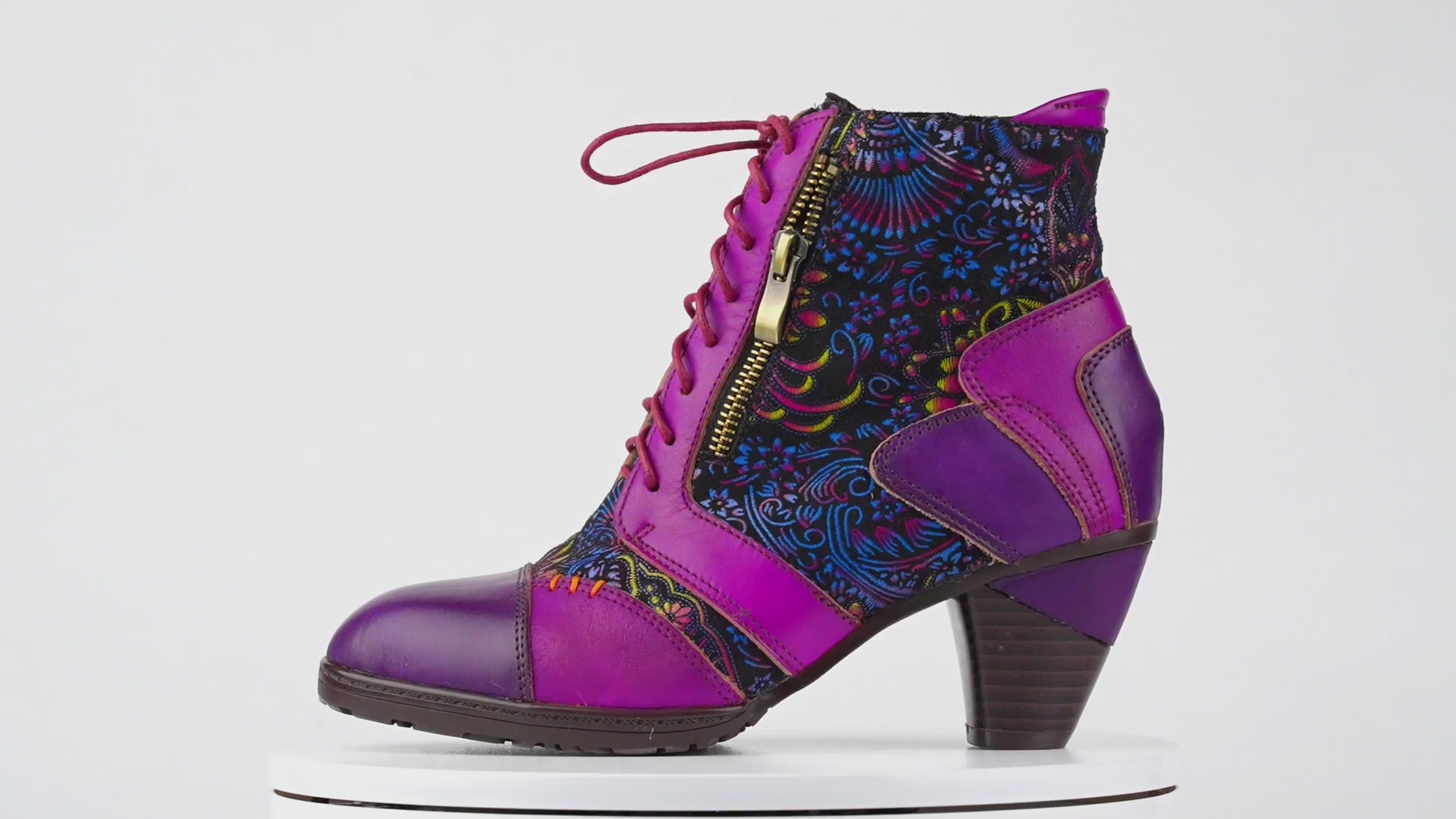 Botas de retalhos de couro feitas à mão retro