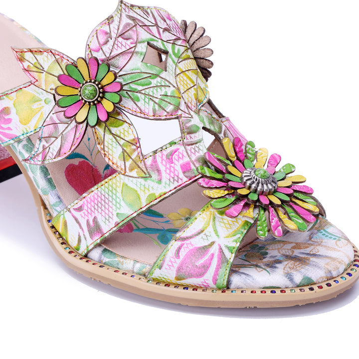 Sandalias vibrantes con abertura floral en 3D