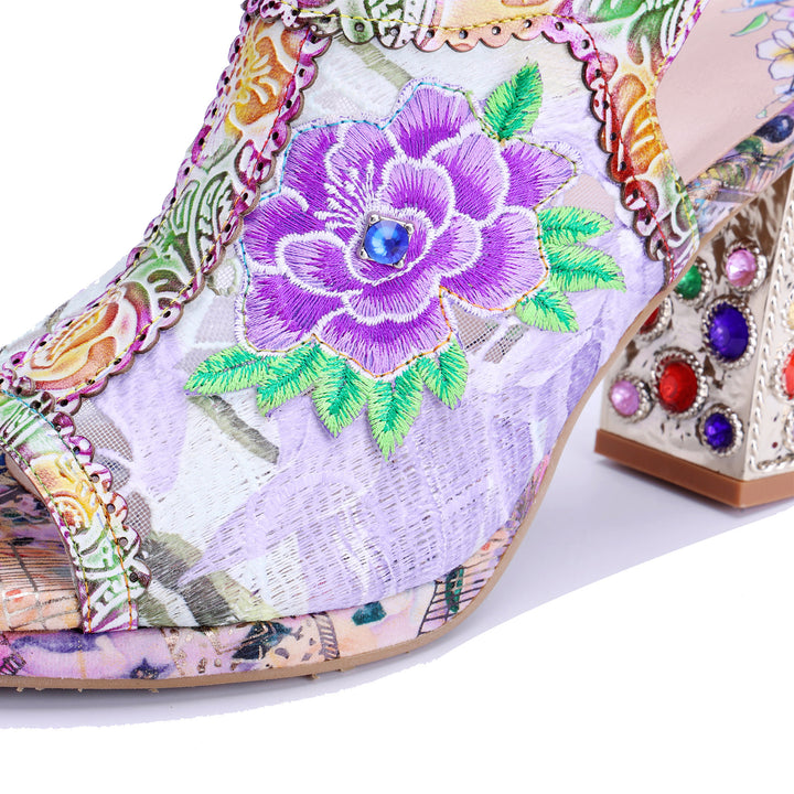 Sandales à talons épais et fleurs brodées avec ornements de pierres précieuses
