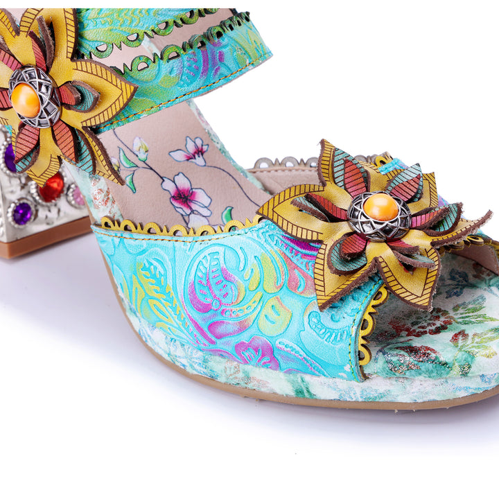 Boho-Blumen-Sandalen mit verziertem Absatz