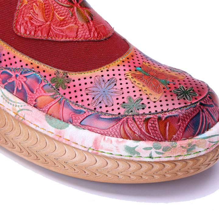 Rote Slip-On-Schuhe mit Blumenmuster und Plateausohle