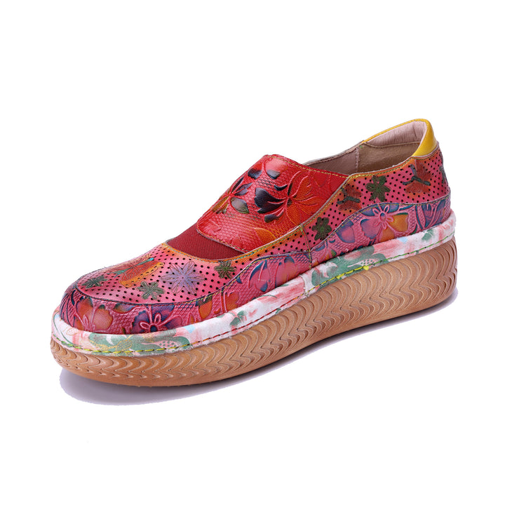 Rote Slip-On-Schuhe mit Blumenmuster und Plateausohle