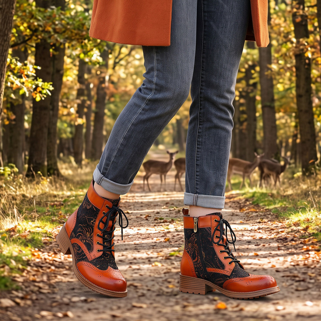 Botins florais com cadarço laranja queimado