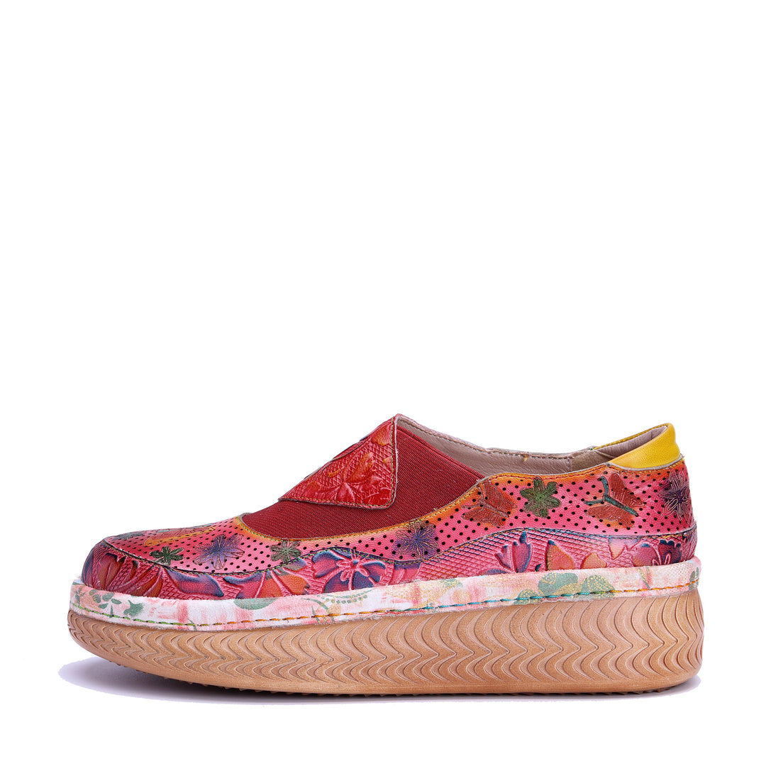 Rote Slip-On-Schuhe mit Blumenmuster und Plateausohle