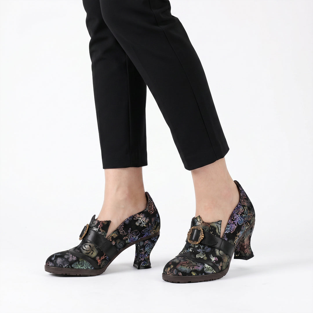 Pumps mit schillernder Eleganz und Schnalle
