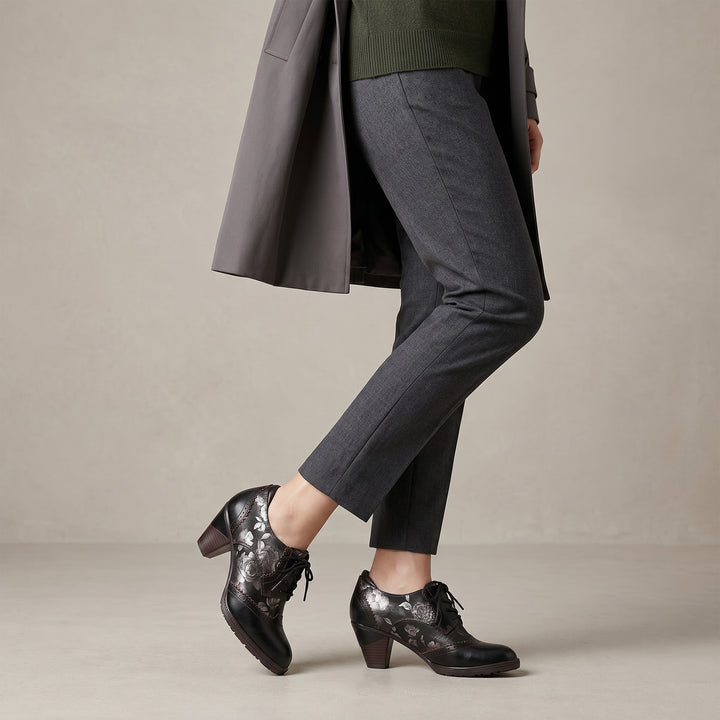 Vintage Heritage Lace-Up Pumps
