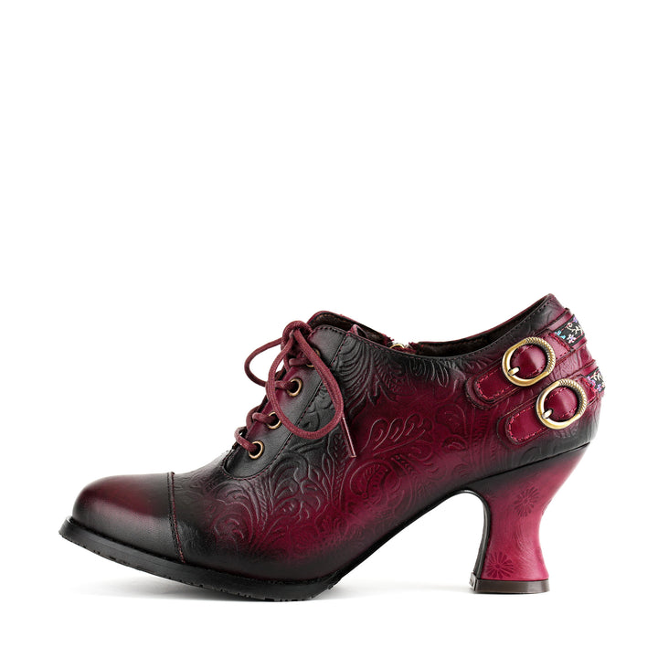 Schnürschuhe mit Blumenprägung