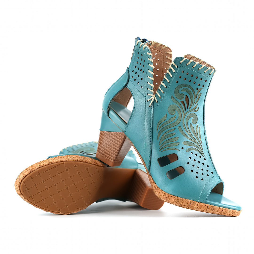 Türkisfarbene Sandalen mit offenem Zehenbereich und Ausschnitten