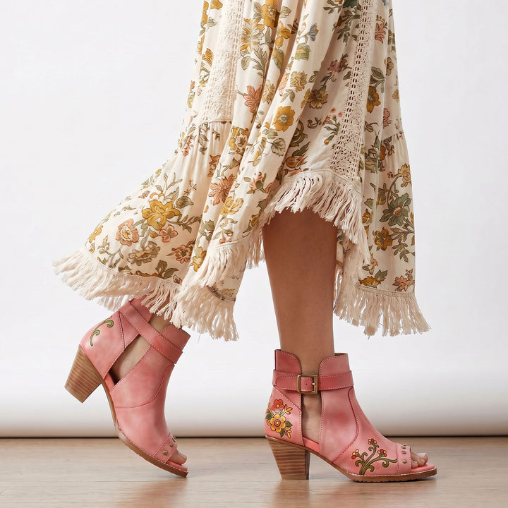 Sandalen mit floralem Cutout und Schnallenriemen