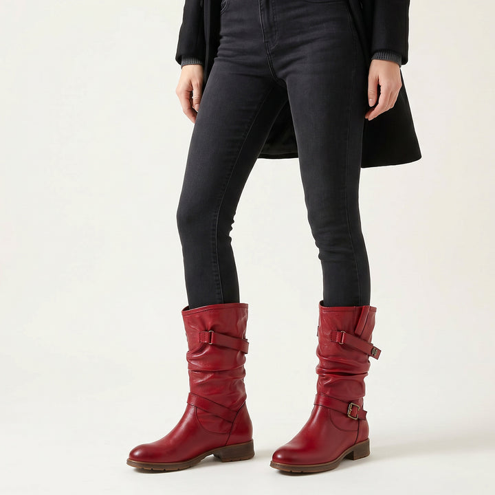 Botas de couro rasgadas à mão retro