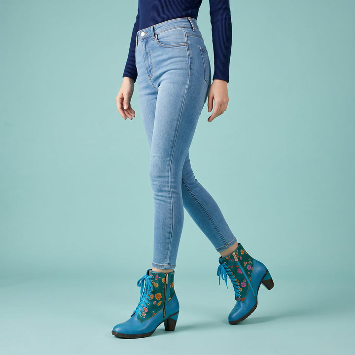 Botines vibrantes bordados en bordado