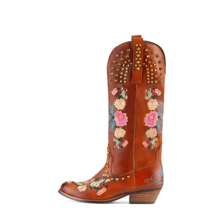 Botas de cuero con tachuelas de flores silvestres
