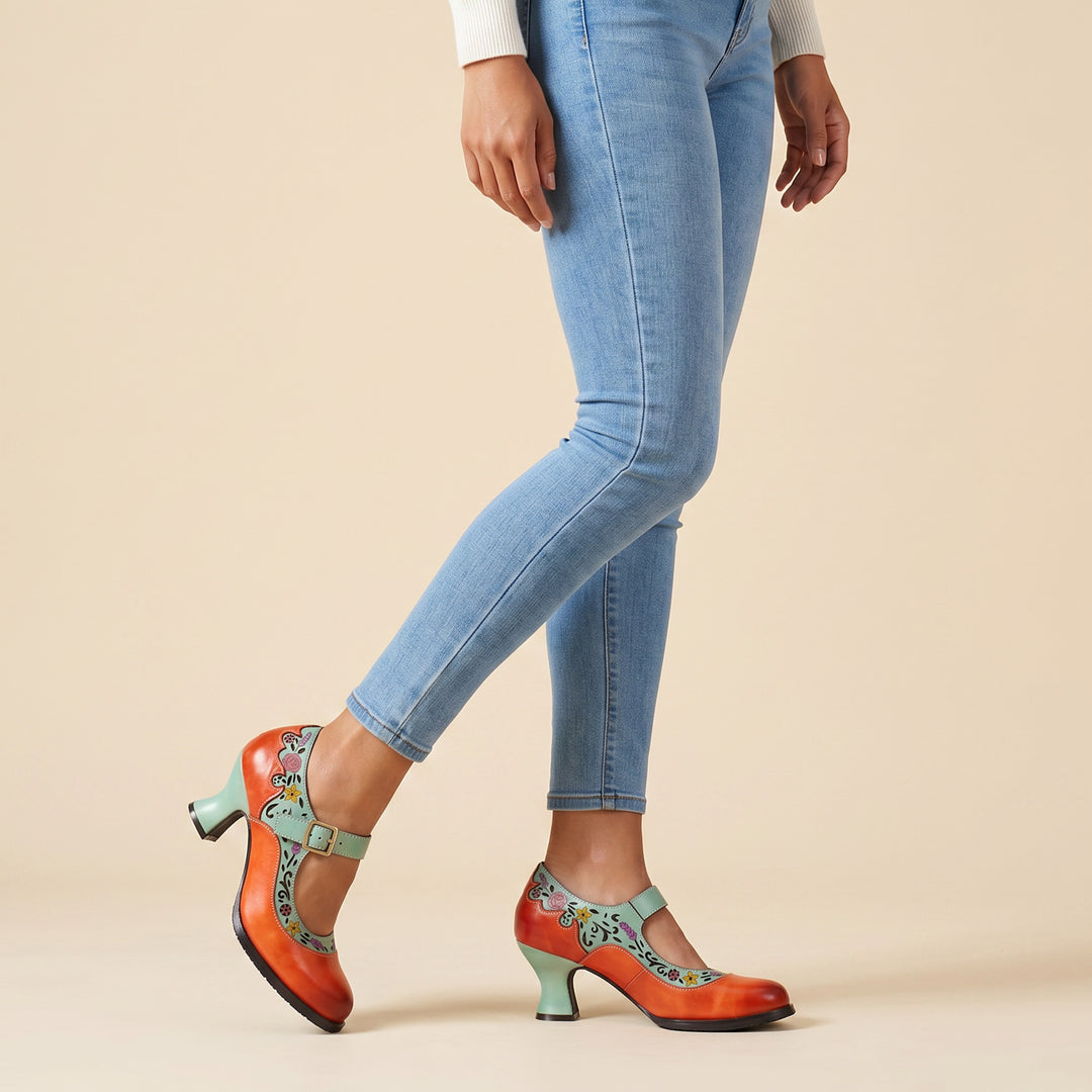 Bombas Mary Jane com design floral retrô em dois tons