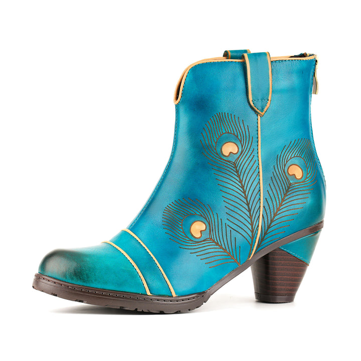 Von Pfauen inspirierte Lederstiefeletten