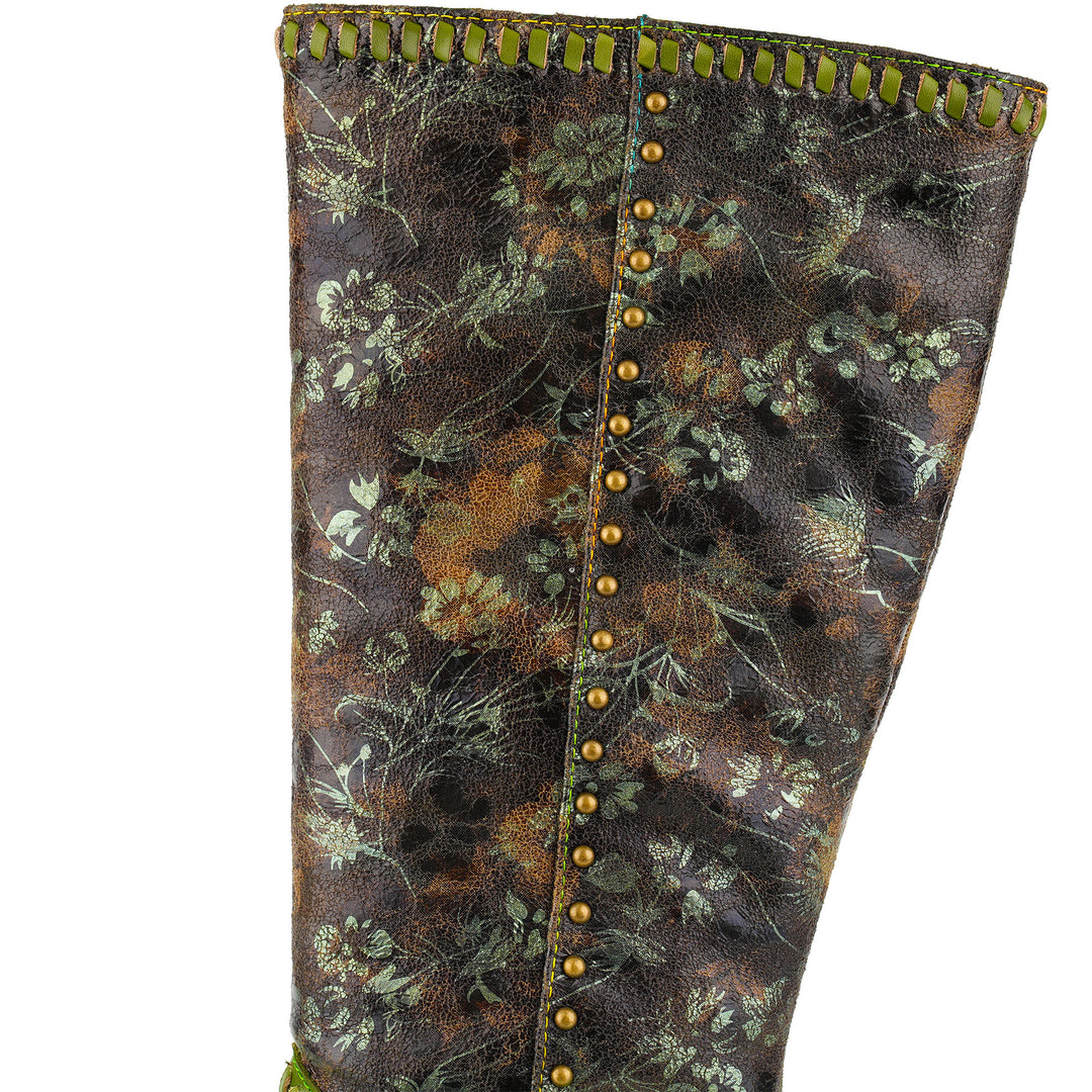 Botas florais em veludo e detalhes cravejados