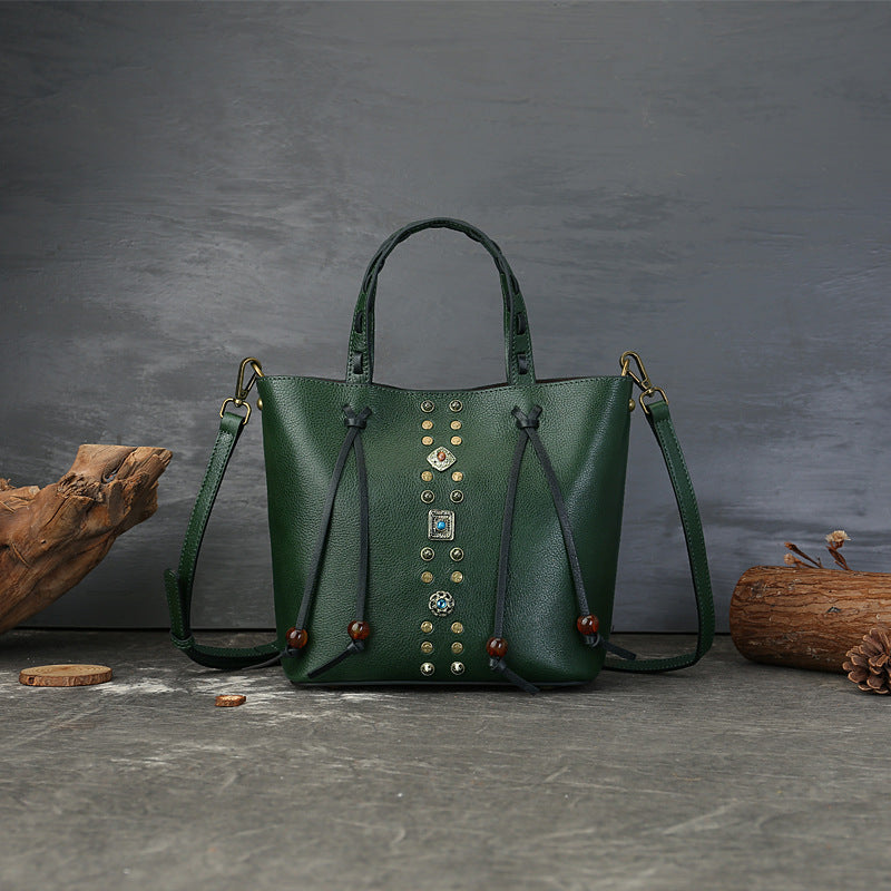 Böhmische Handtasche aus echtem Leder mit Nieten