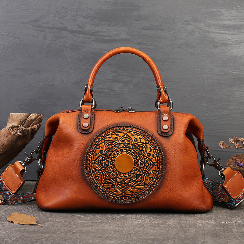 Vintage-Tasche mit Mandala-Prägung und Henkel