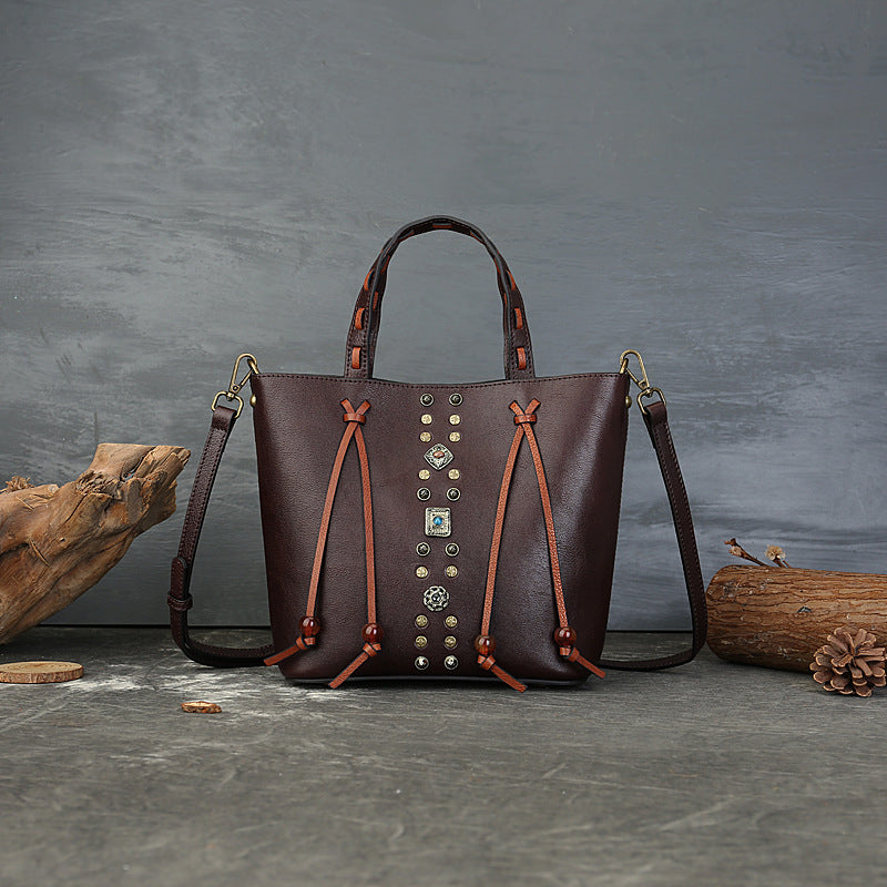 Böhmische Handtasche aus echtem Leder mit Nieten