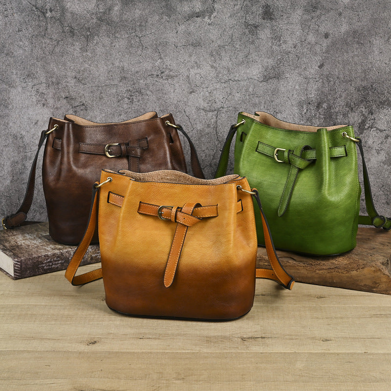 Bolso de hombro de color liso de piel de vaca hecho a mano