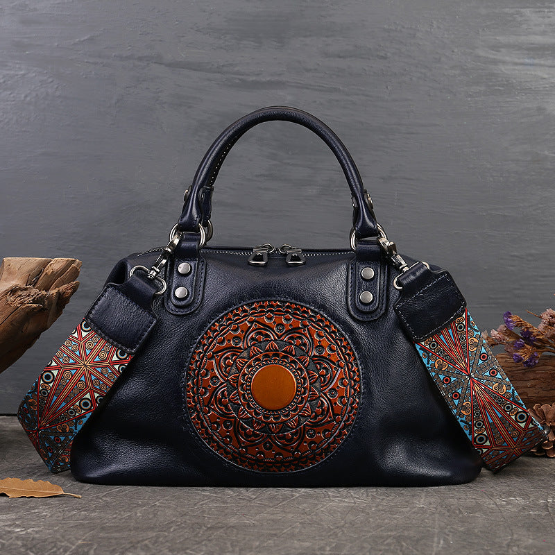 Vintage-Tasche mit Mandala-Prägung und Henkel