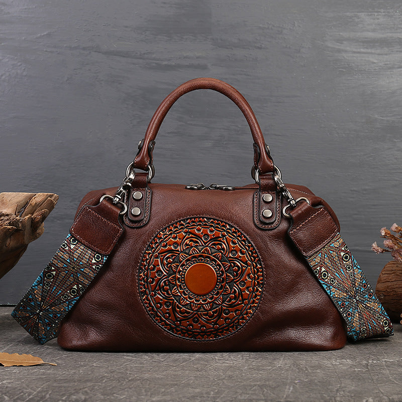 Vintage-Tasche mit Mandala-Prägung und Henkel