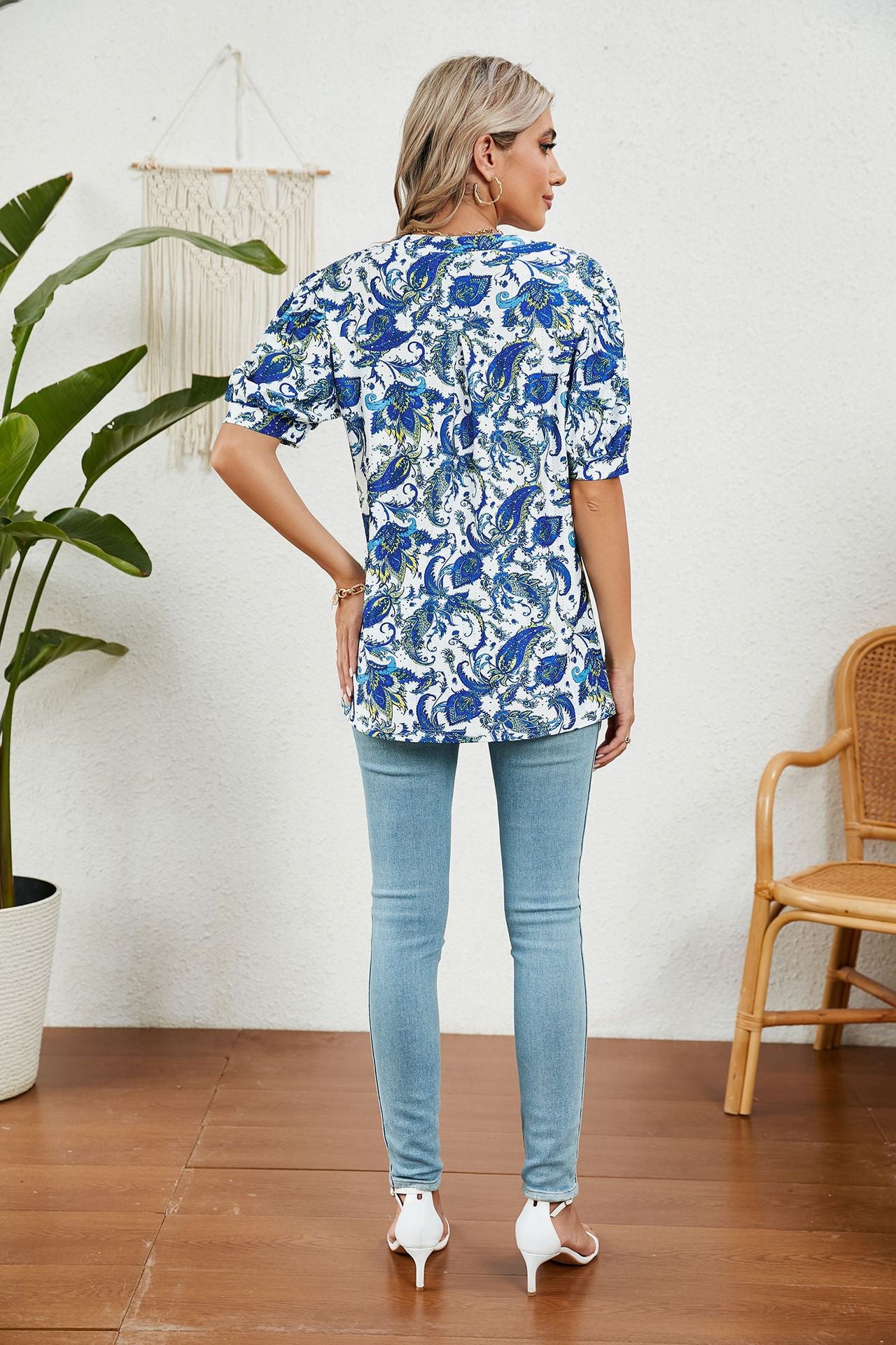 Loose Fit V-neck Printed T-shirt