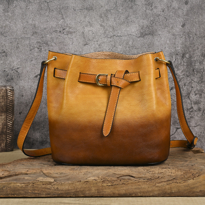 Bolso de hombro de color liso de piel de vaca hecho a mano