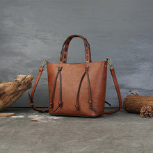 Böhmische Handtasche aus echtem Leder mit Nieten