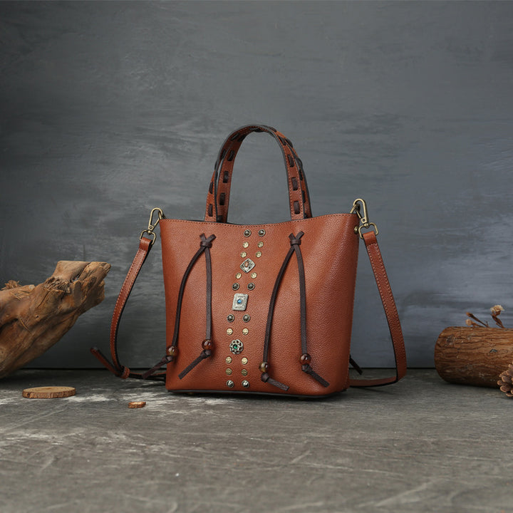 Böhmische Handtasche aus echtem Leder mit Nieten