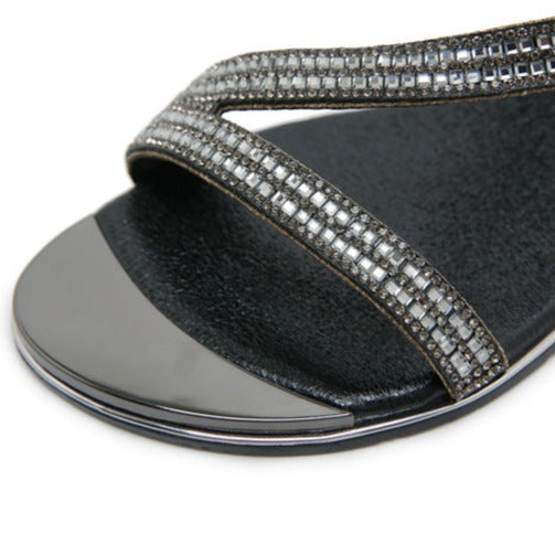 Chic Comfort Flat Sandals with Open Toes and Elastic Bands
