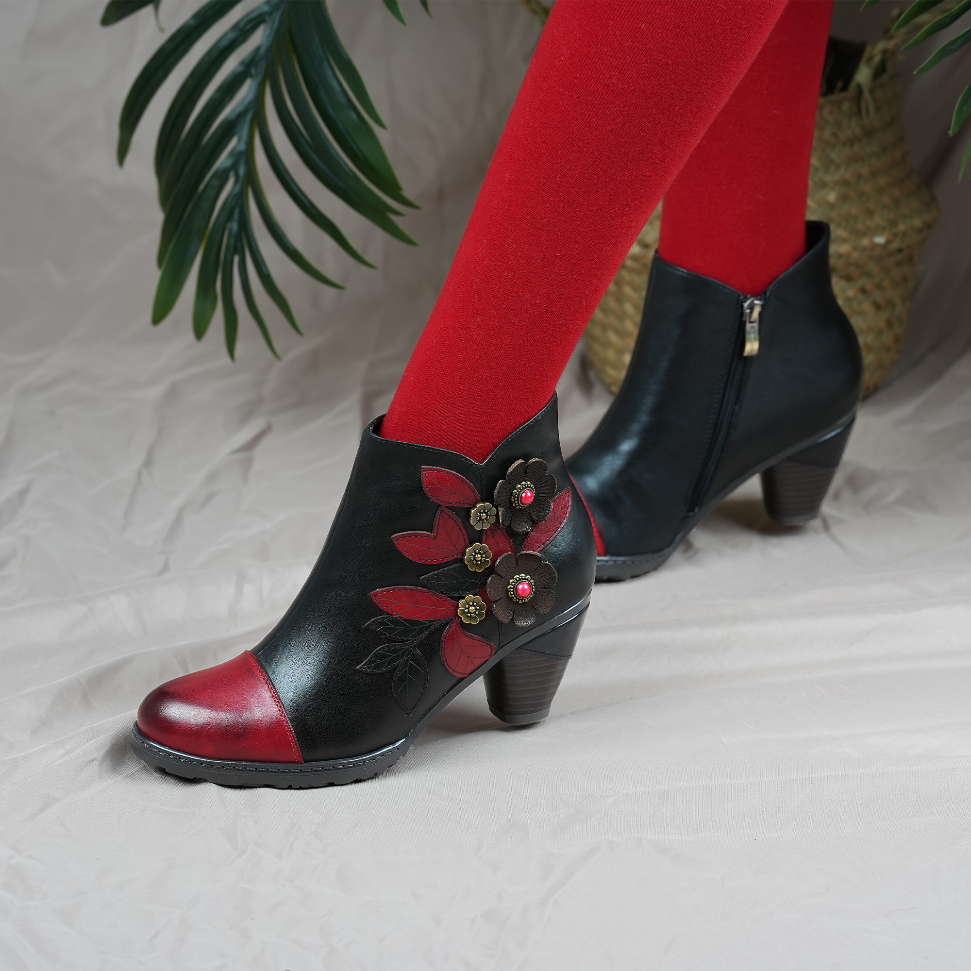 Stivali alla caviglia del fascino floreale boho retrò