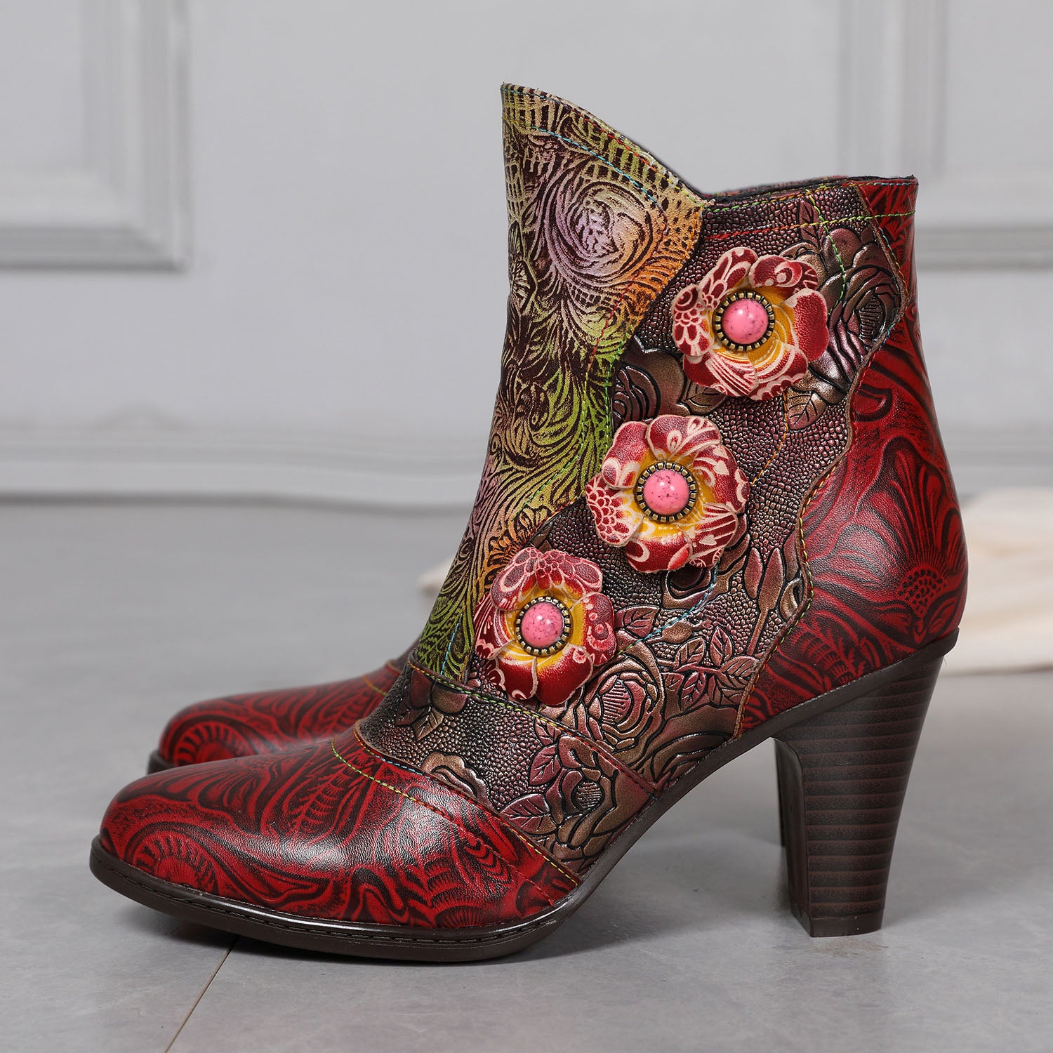 Vintage handgefertigte Blumenstiefel mit Blumenschalen