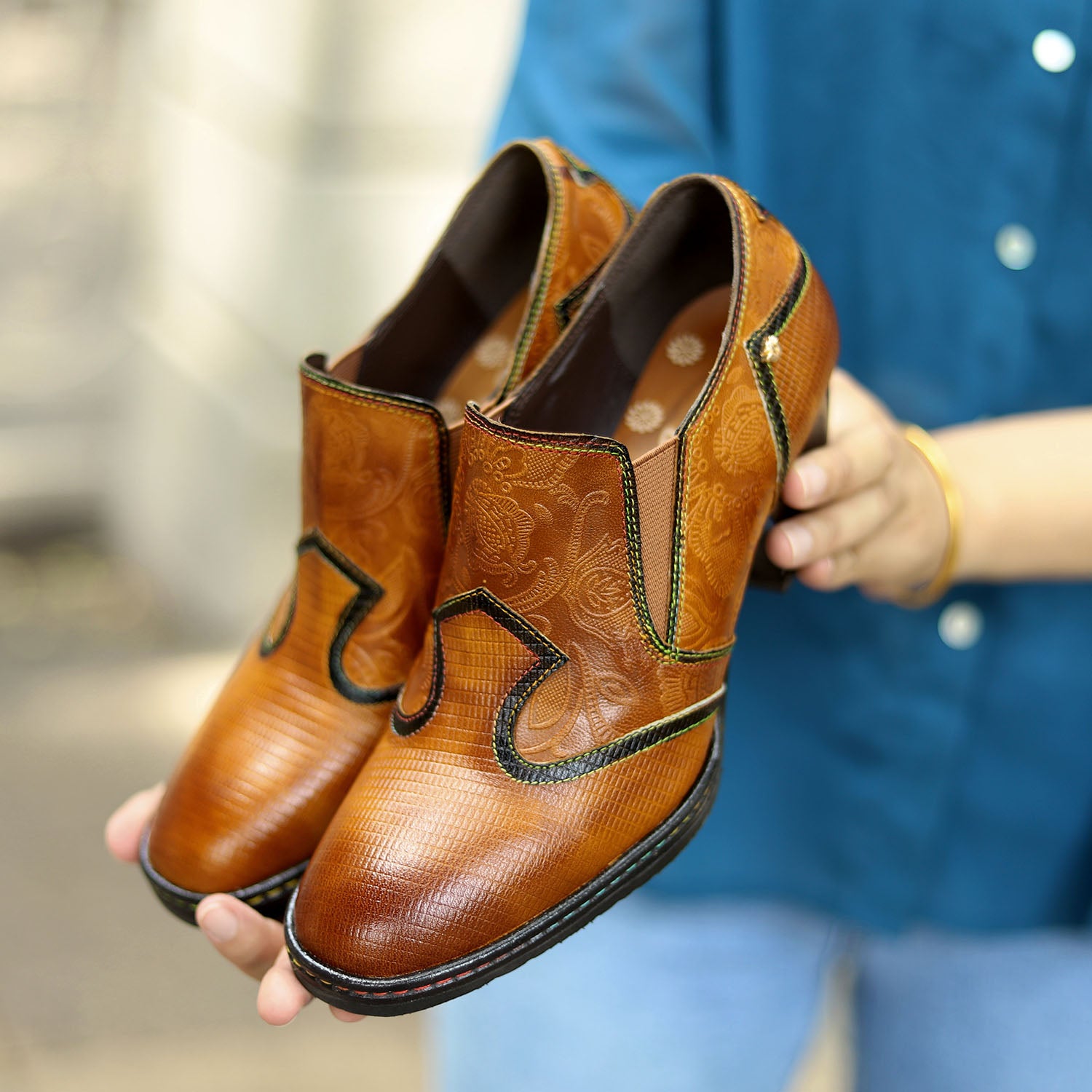 Retro Leather Embossed Handmade Pumps