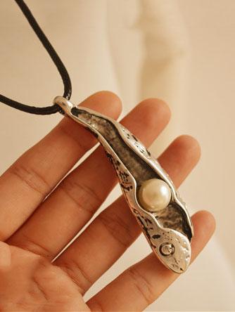 Vintage Pea pod Necklace