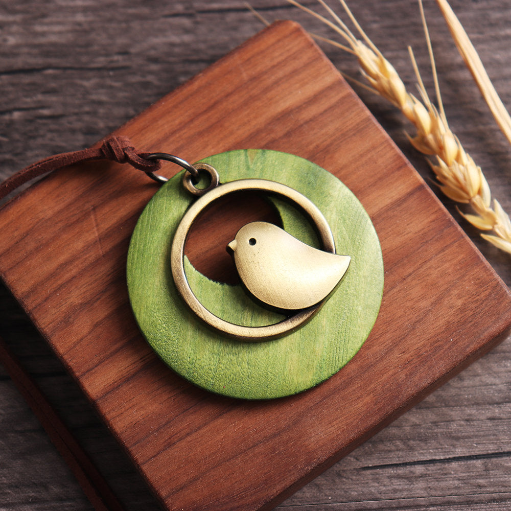 Metal Bird Shape Round Wood Pendant Necklace