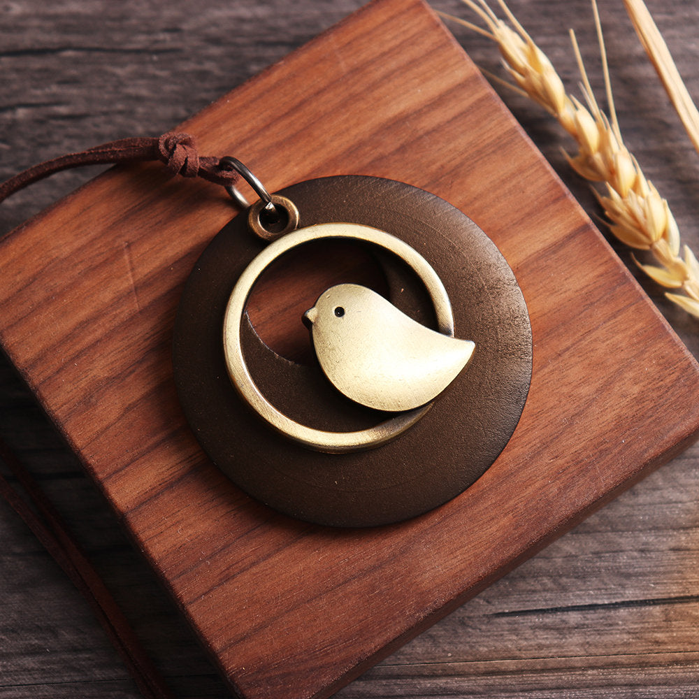 Metal Bird Shape Round Wood Pendant Necklace