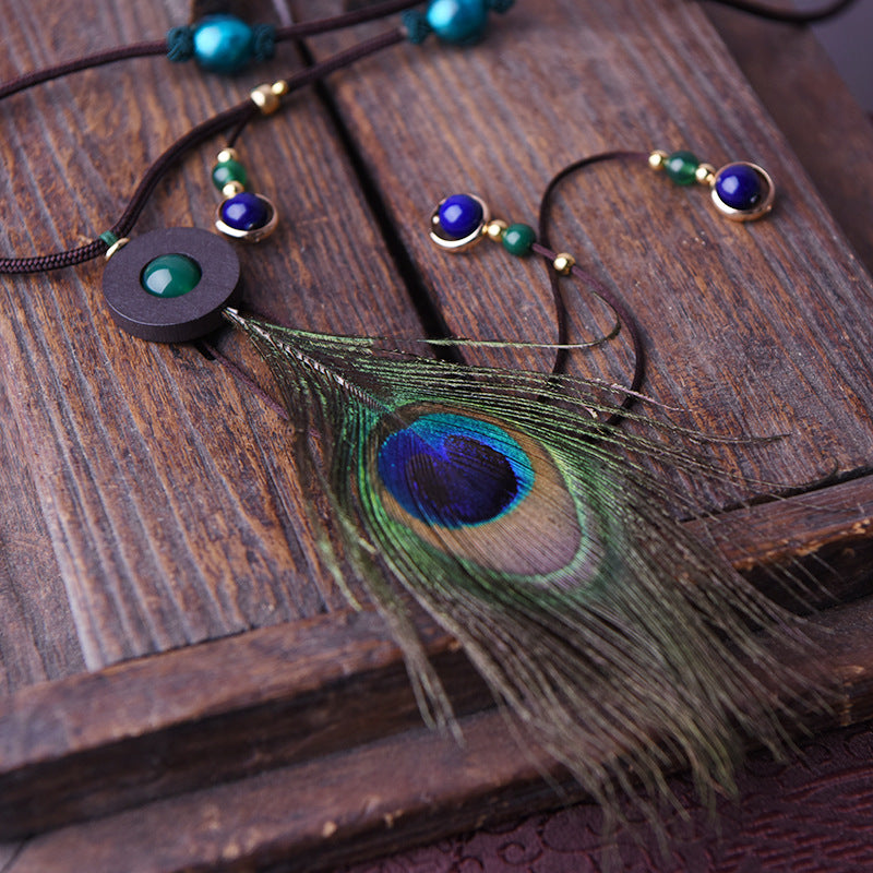 Fashionable Peacock Feather and Glass Pendant Necklace