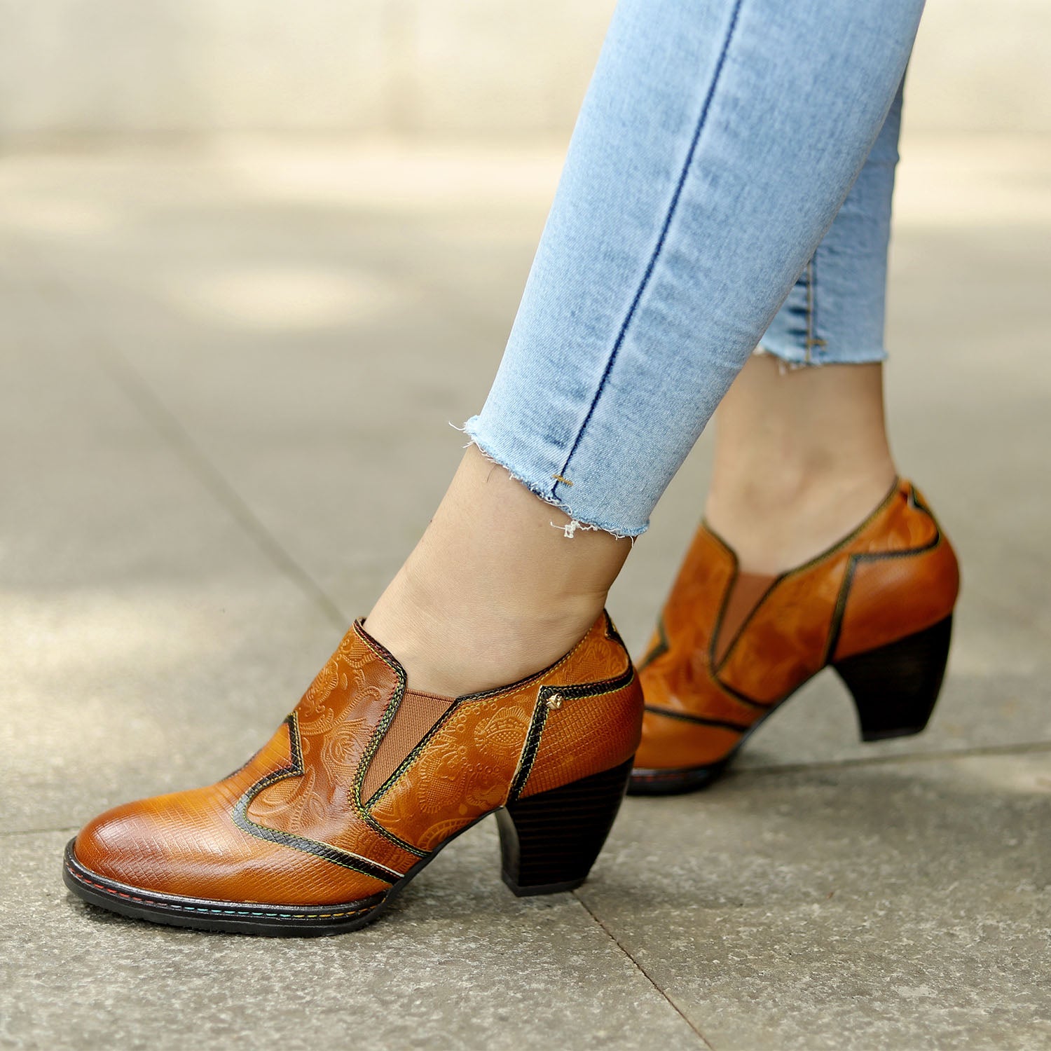 Retro Leather Embossed Handmade Pumps