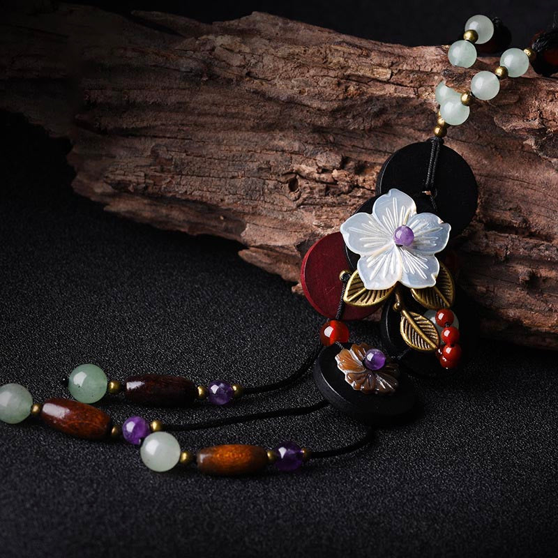 Collier de bouton de fleurs vintage