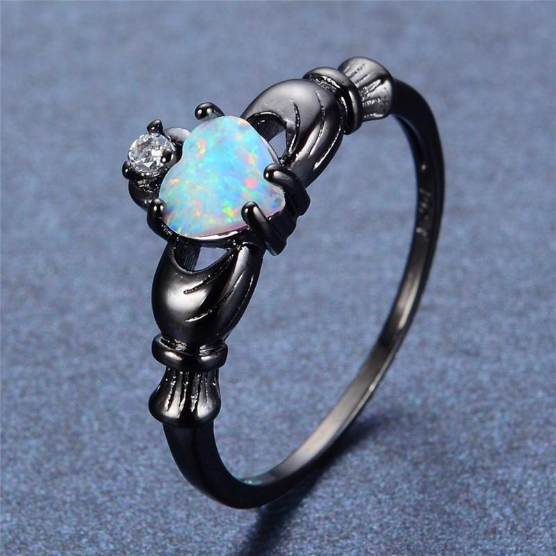 Anello del cuore del fuoco opal